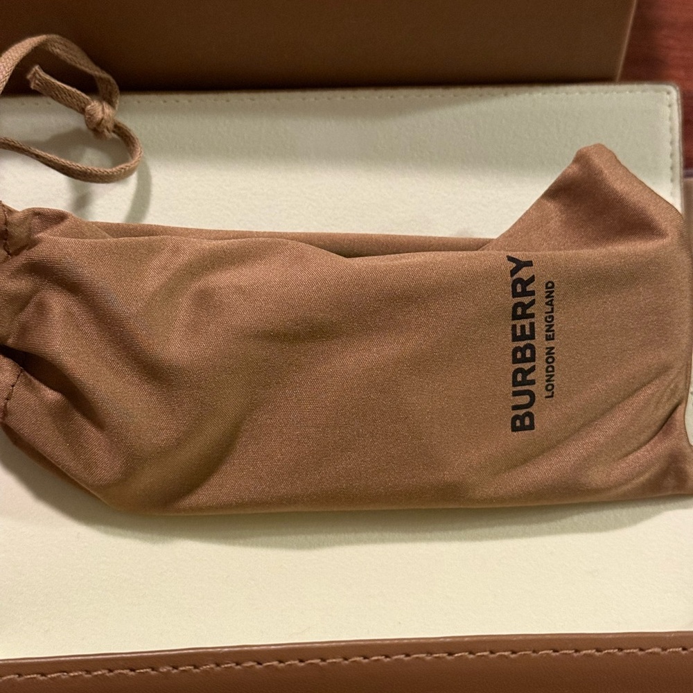 Burberry Black Visor Sunglasses with Tan Case - Picture 10 of 14